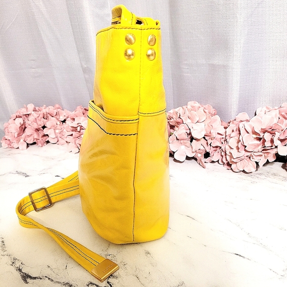 HOBO The Original Vintage Lemon Yellow Leather Bucket Crossbody/Shoulder Bag - Picture 6 of 11